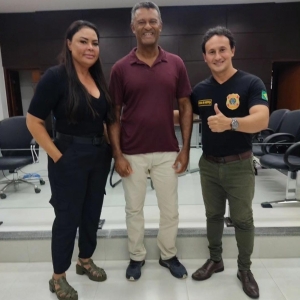 O Presidente Hugo Corrêa e Diretora Financeira Janete Gomes visitam os Oficiais de Justiça da Comarca de Arraias.