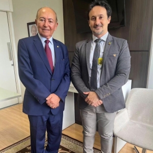 O presidente do SINDOJUS TOCANTINS reforça convite ao Deputado Federal Lázaro Botelho para a Sessão Solene em homenagem ao Dia Nacional do Oficial de Justiça.