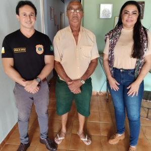 Presidente Hugo Corrêa e Diretora Financeira Janete Gomes visitam o filiado Nilton Benevides, Oficial de Justiça aposentado da Comarca de Paranã – TO.