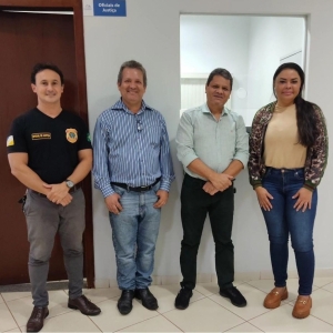 Presidente Hugo Corrêa e Diretora Financeira Janete Gomes visitam os Oficiais de Justiça da Comarca de Palmeirópolis.