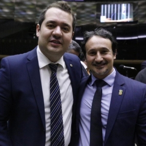 Presidente do SINDOJUS TOCANTINS, Hugo Corrêa, agradece o incansável trabalho do presidente e do vice-presidente da FPMOJ (Frente Parlamentar Mista dos Oficiais de Justiça), respectivamente, deputados Ricardo Silva (PSD-SP) e Coronel Meira (PL-PE)