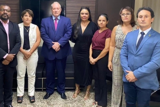 Representantes do SINDOJUS TOCANTINS, da ASTJ e do SINSJUSTO foram recebidos pelo magistrado auxiliar da Corregedoria Nacional de Justiça, desembargador Fábio Uchôa Montenegro.